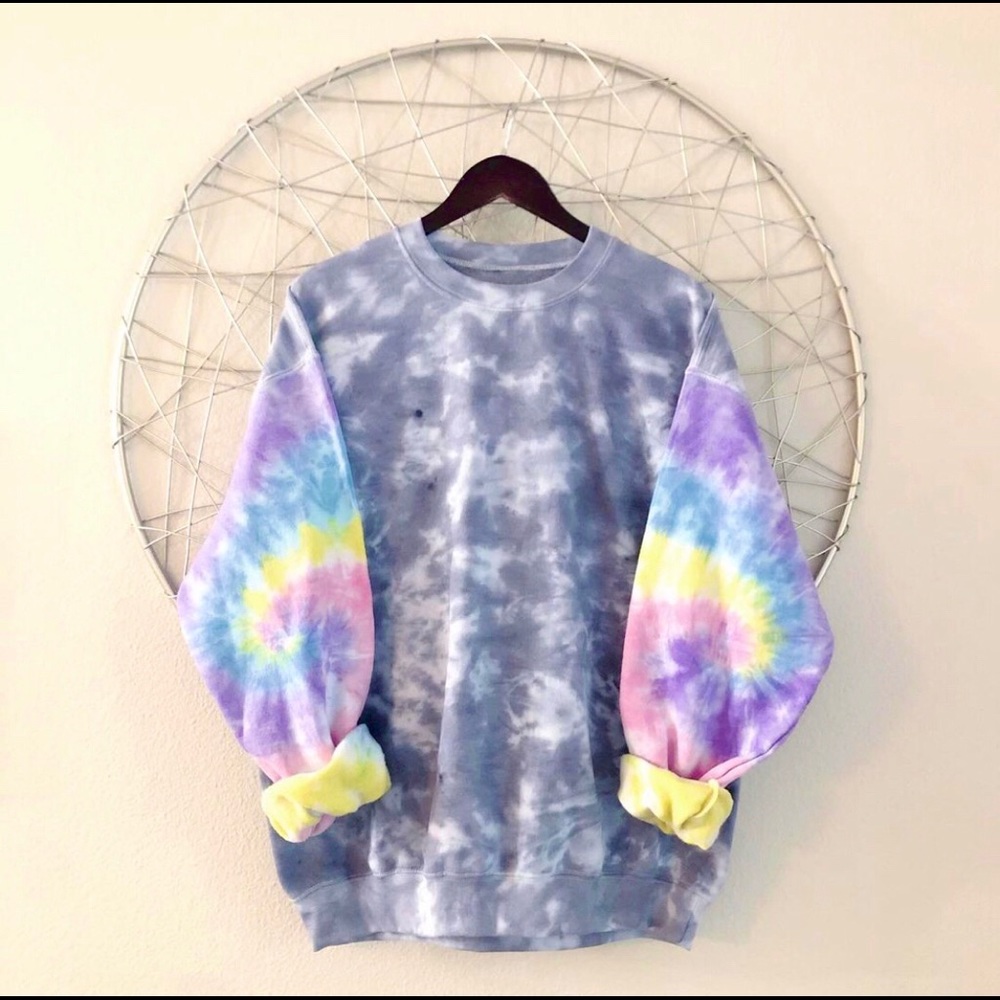 NEW swaggy swirl tie dye rainbow crewneck